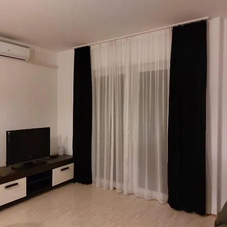 Karlo, Apartman