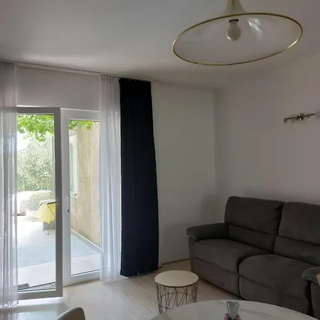Apartman Karlo, Pula